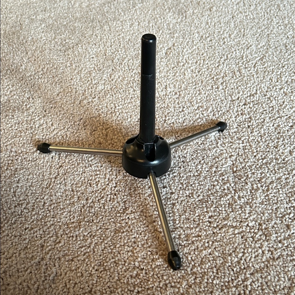Foldable clarinet stand great condition